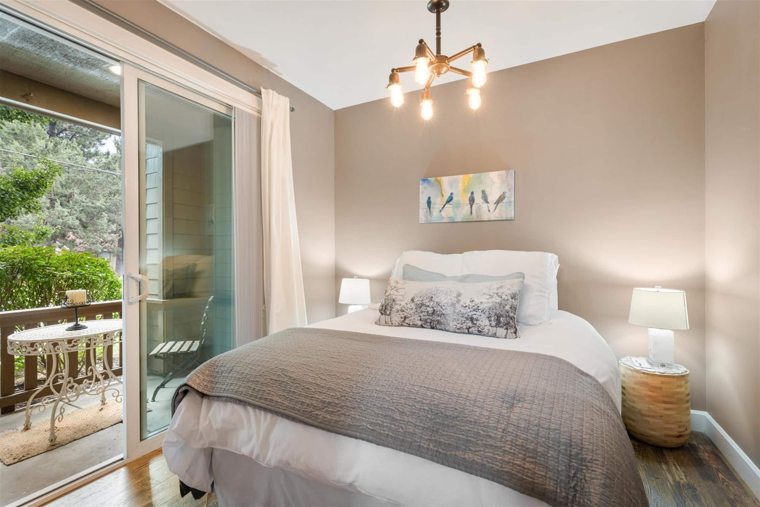New! River District Stay | Hot Tub | Walk to shops 23