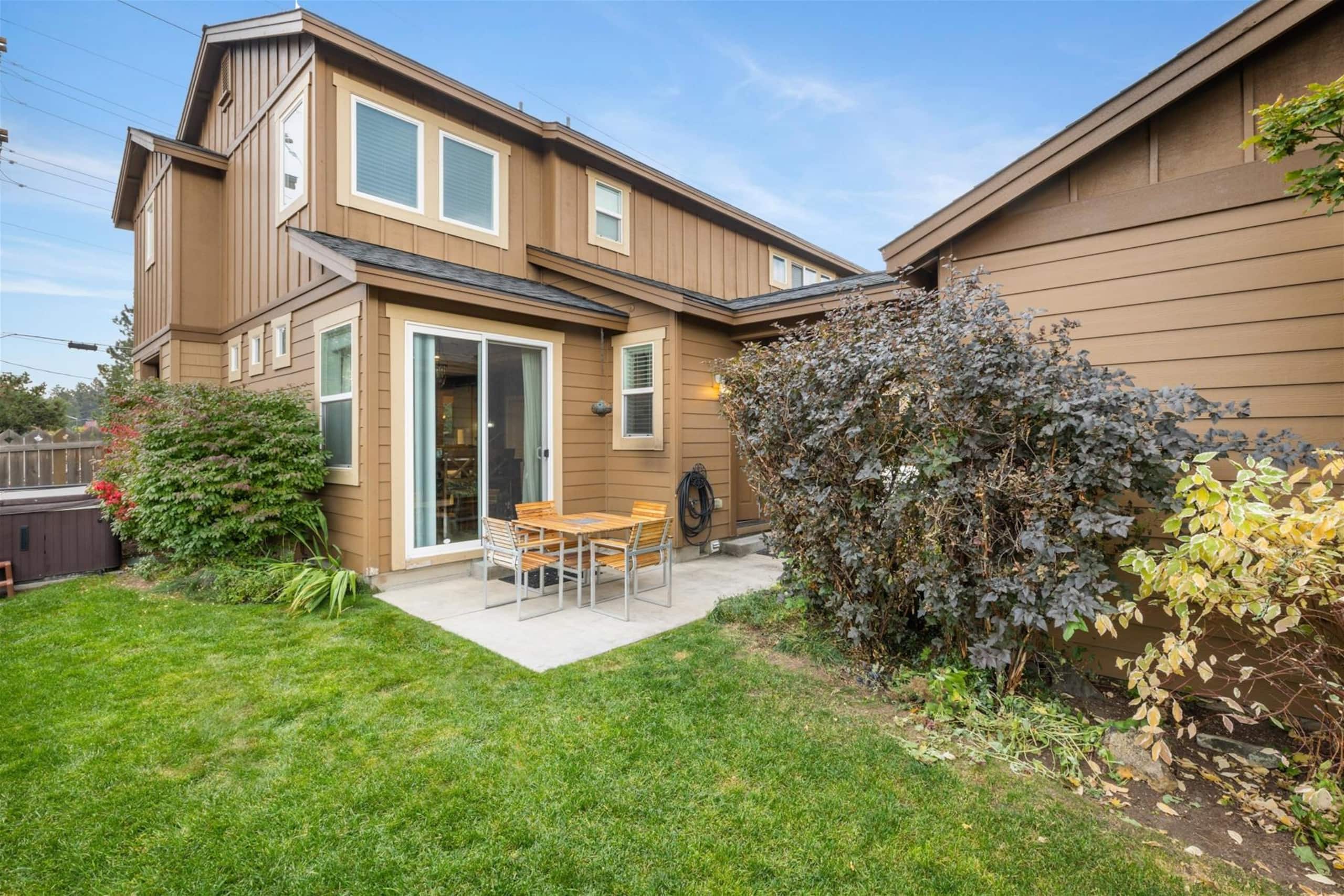 New! River District Stay | Hot Tub | Walk to shops 31