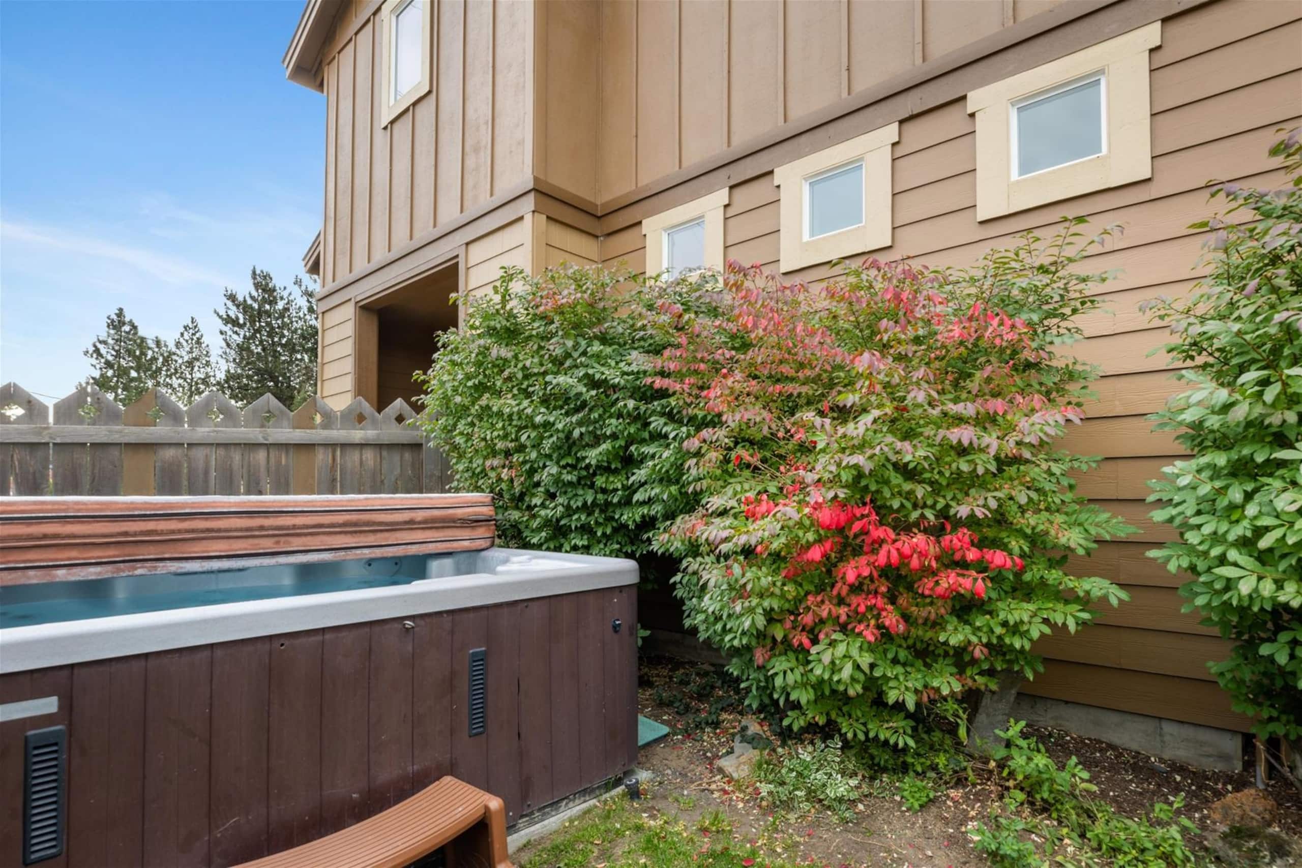 New! River District Stay | Hot Tub | Walk to shops — photo 4