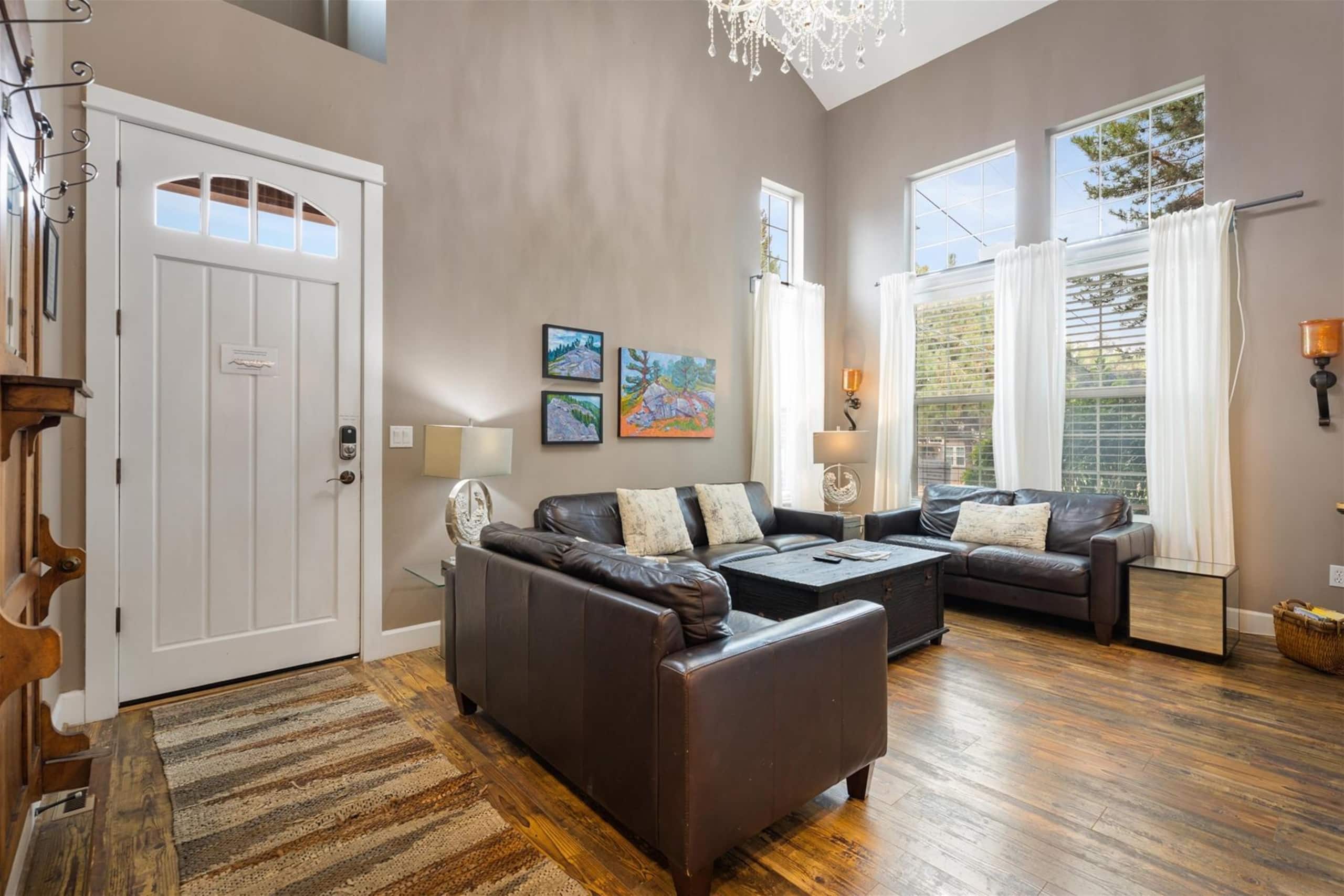 New! River District Stay | Hot Tub | Walk to shops 9