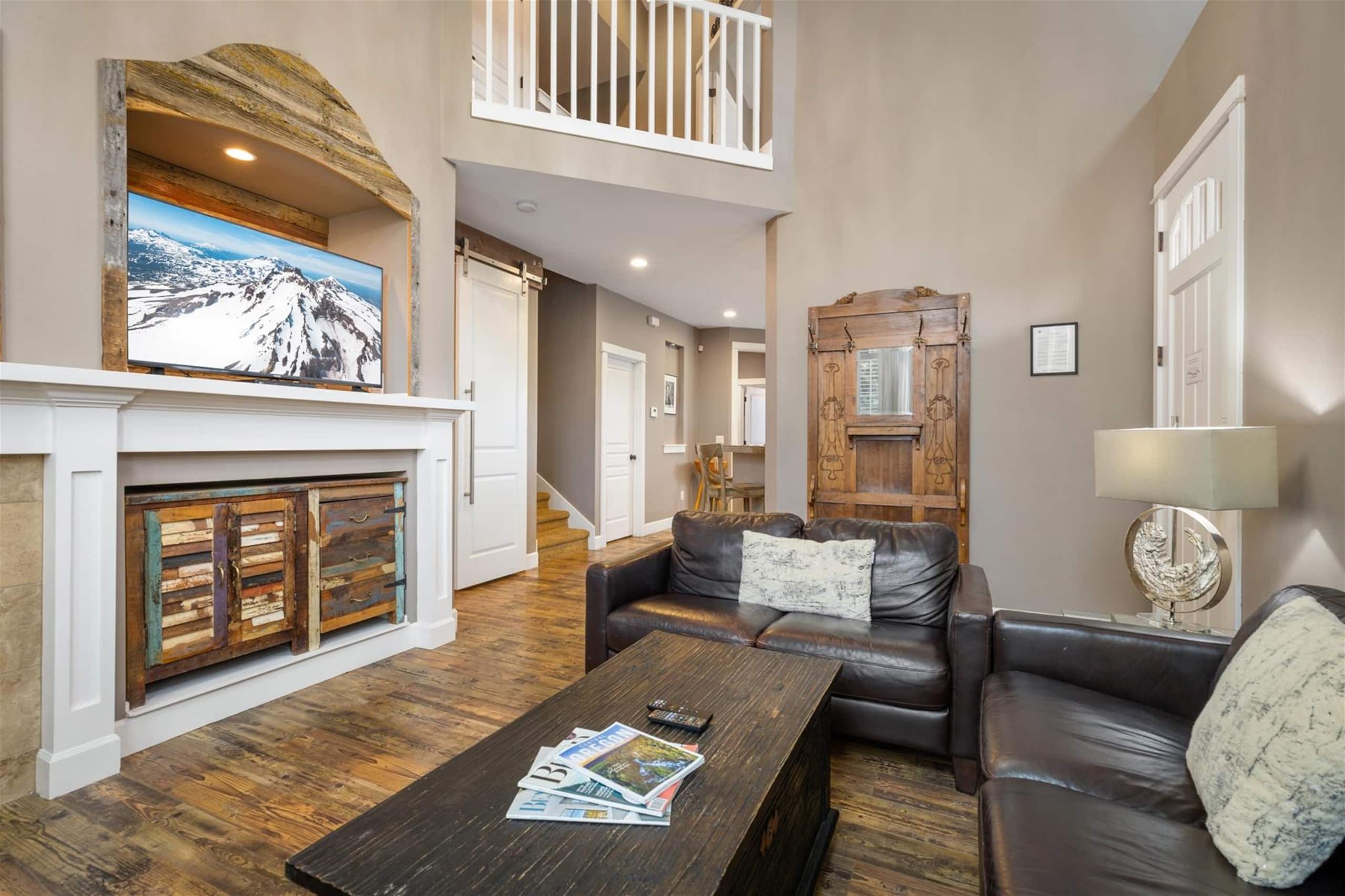 New! River District Stay | Hot Tub | Walk to shops 7