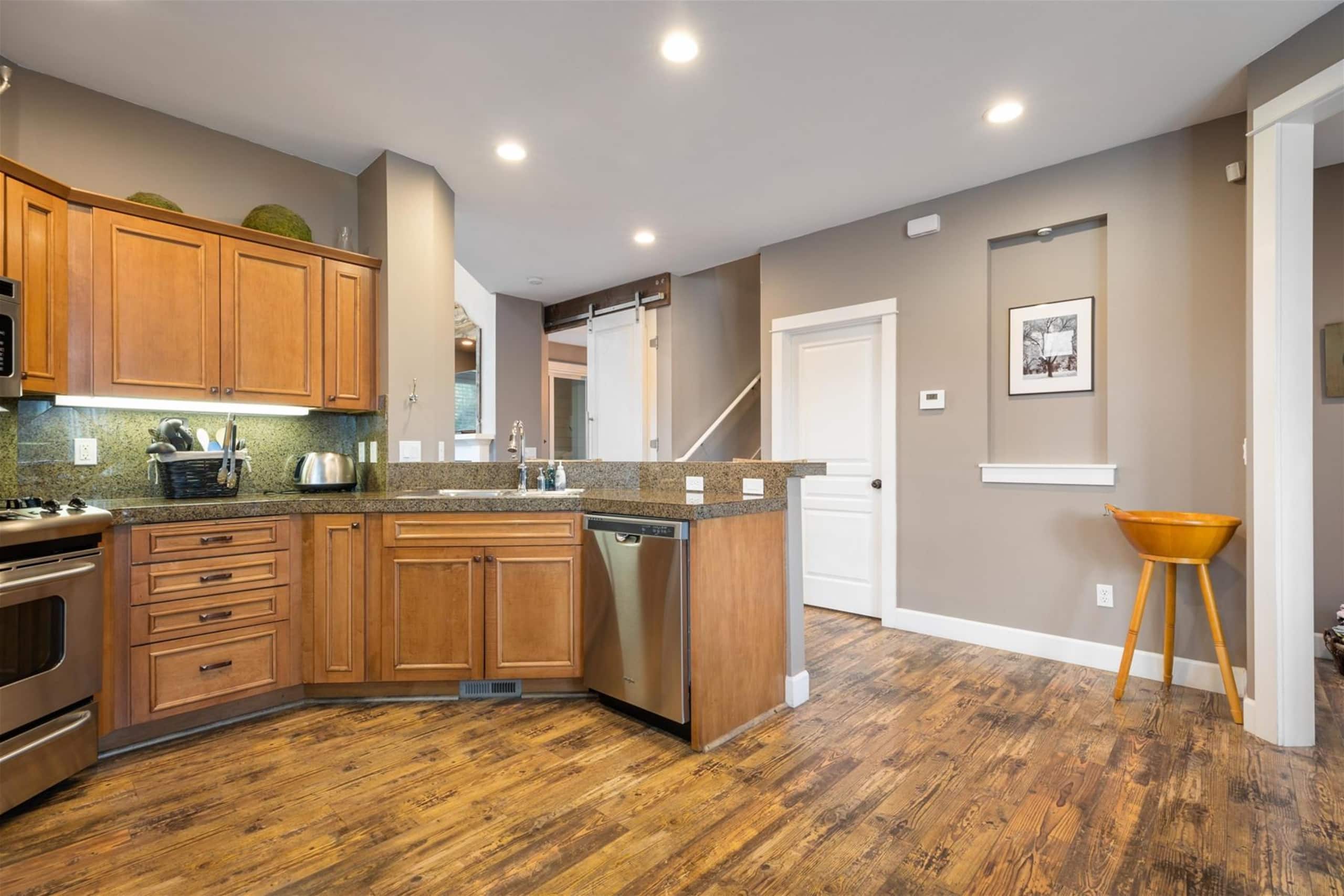 New! River District Stay | Hot Tub | Walk to shops 11
