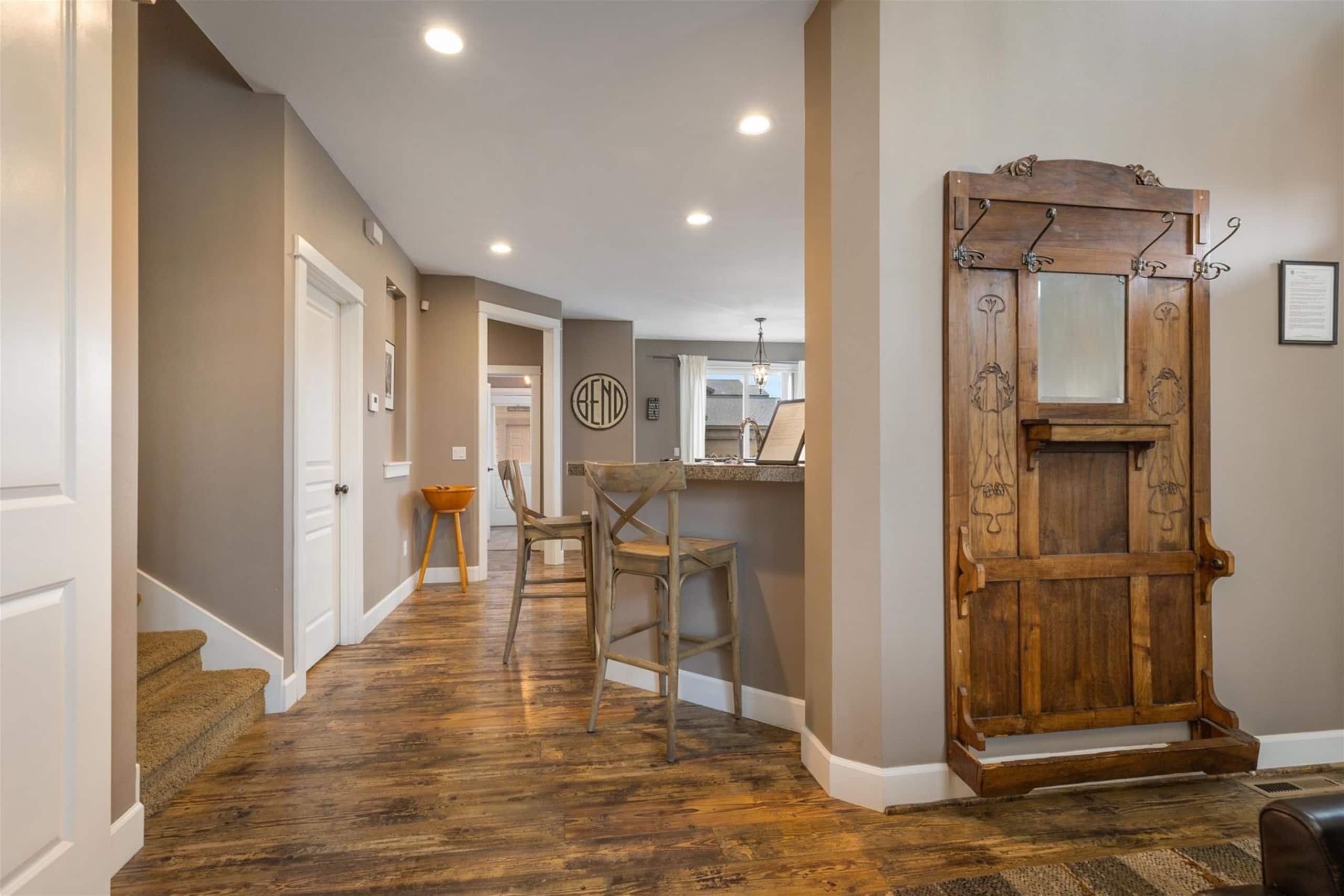 New! River District Stay | Hot Tub | Walk to shops 6