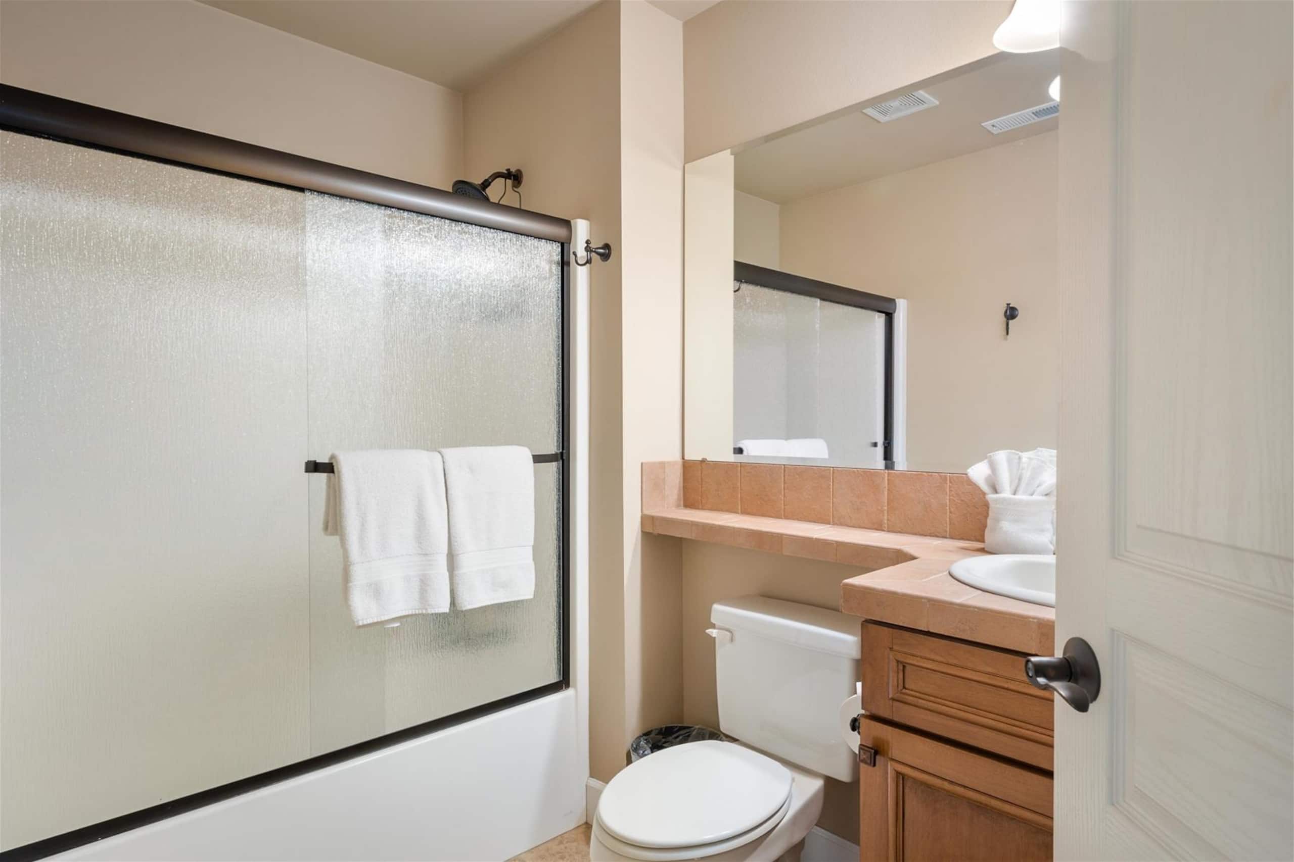 New! River District Stay | Hot Tub | Walk to shops 22