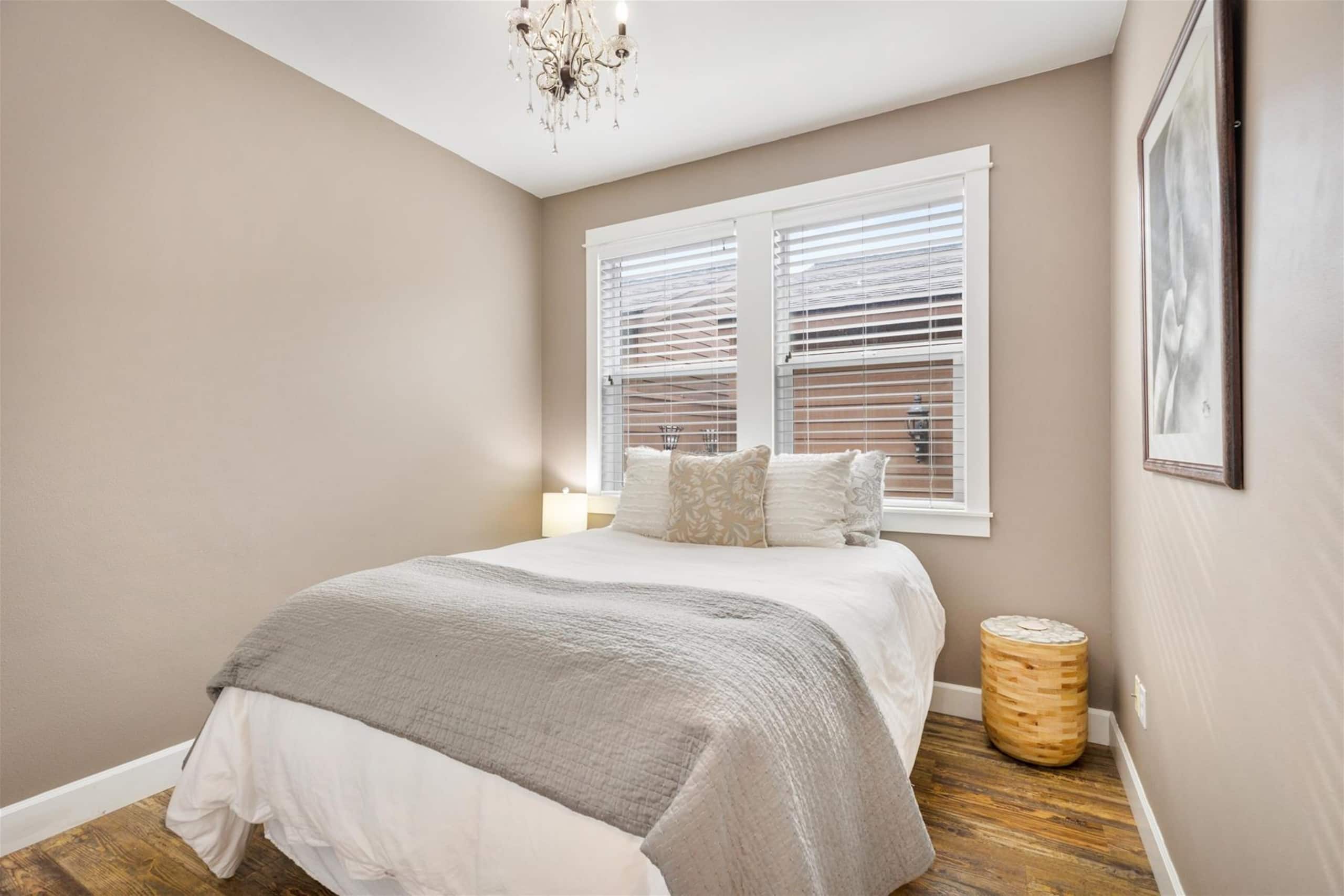 New! River District Stay | Hot Tub | Walk to shops 27