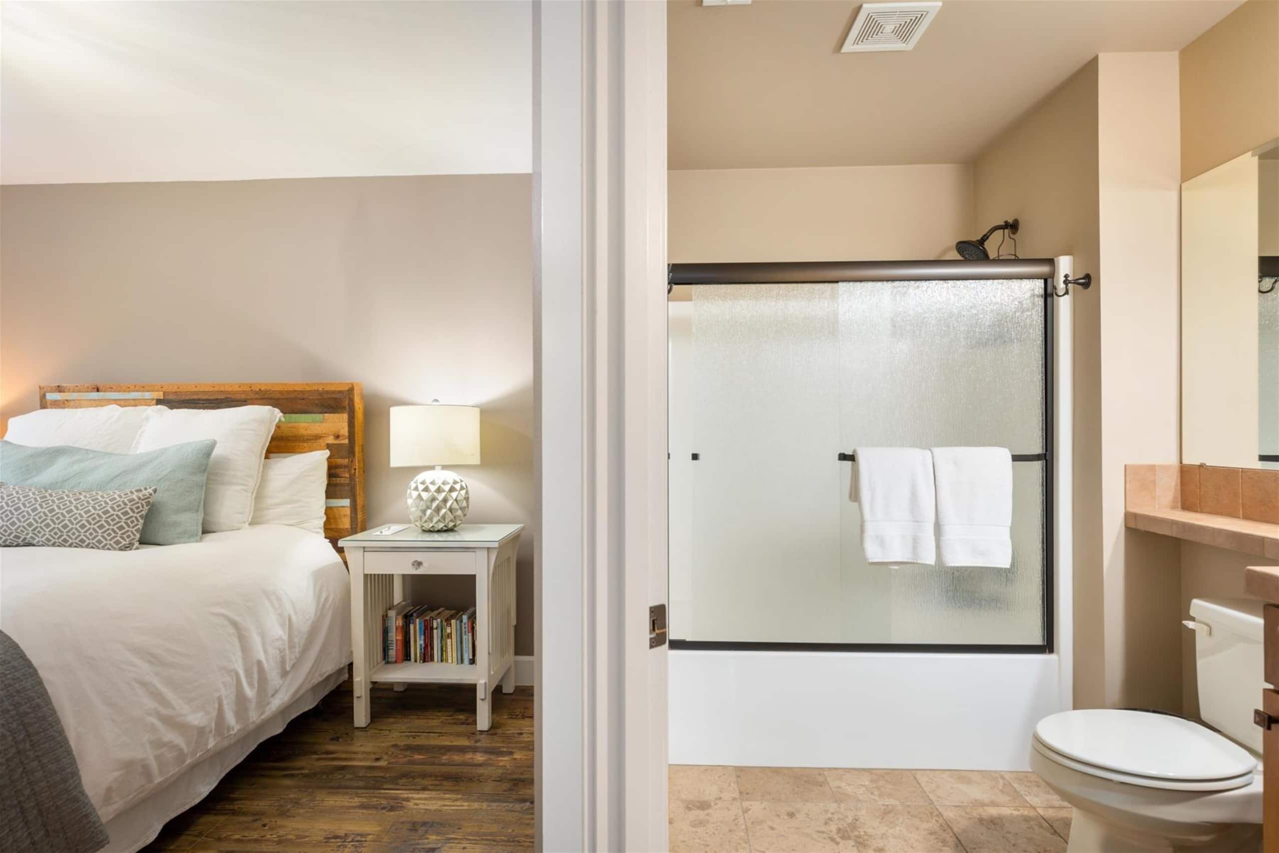New! River District Stay | Hot Tub | Walk to shops 21