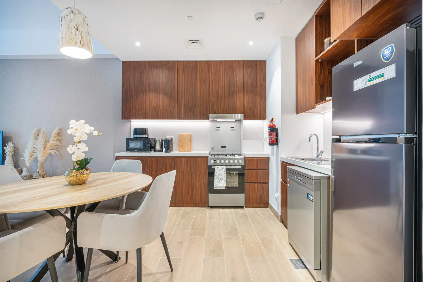 Charming La Mer Home w/ Private Beach & Burj View 9