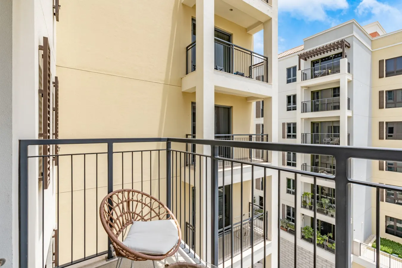 Charming La Mer Home w/ Private Beach & Burj View 15