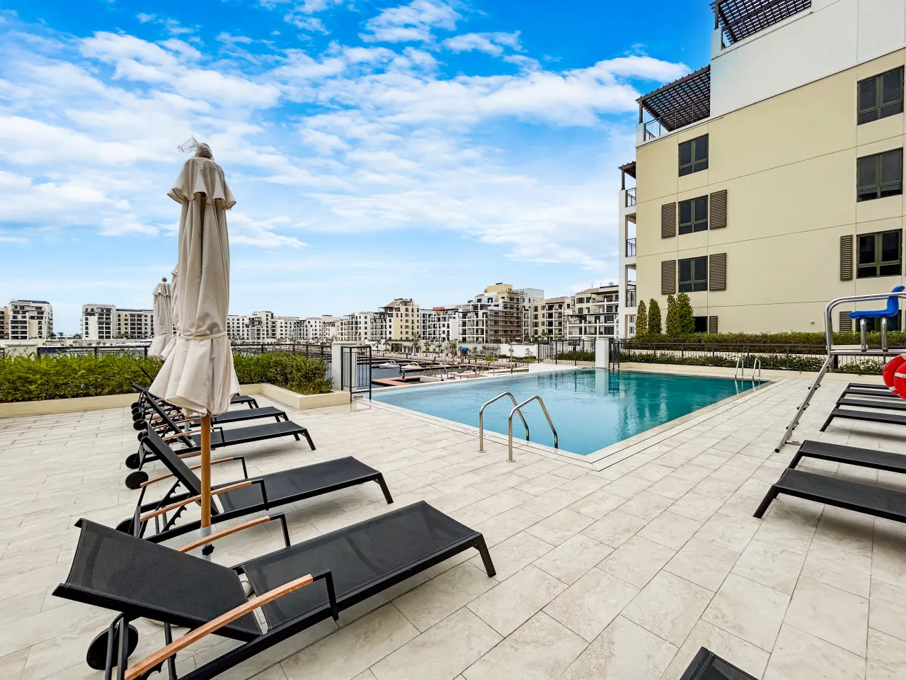 Charming La Mer Home w/ Private Beach & Burj View 16