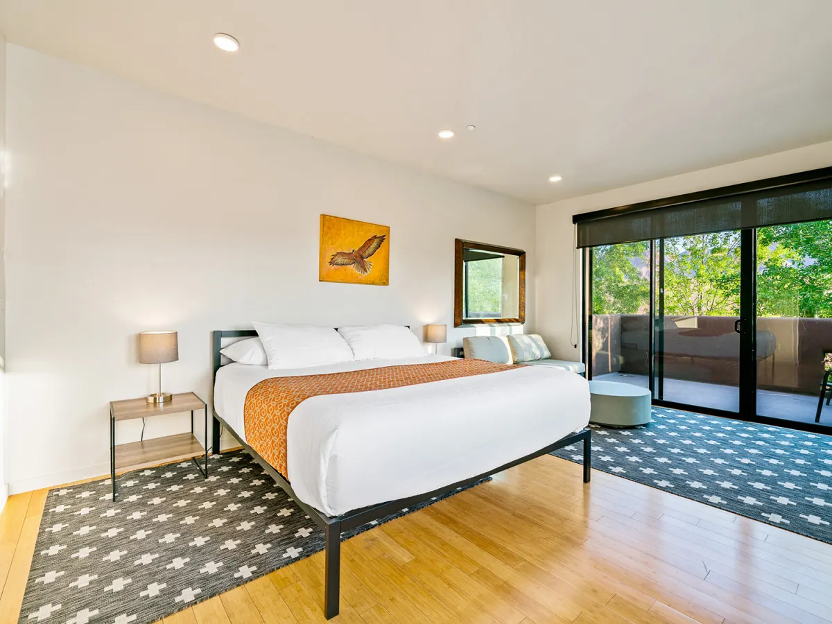The Nest Suite - Second Floor Studio 9