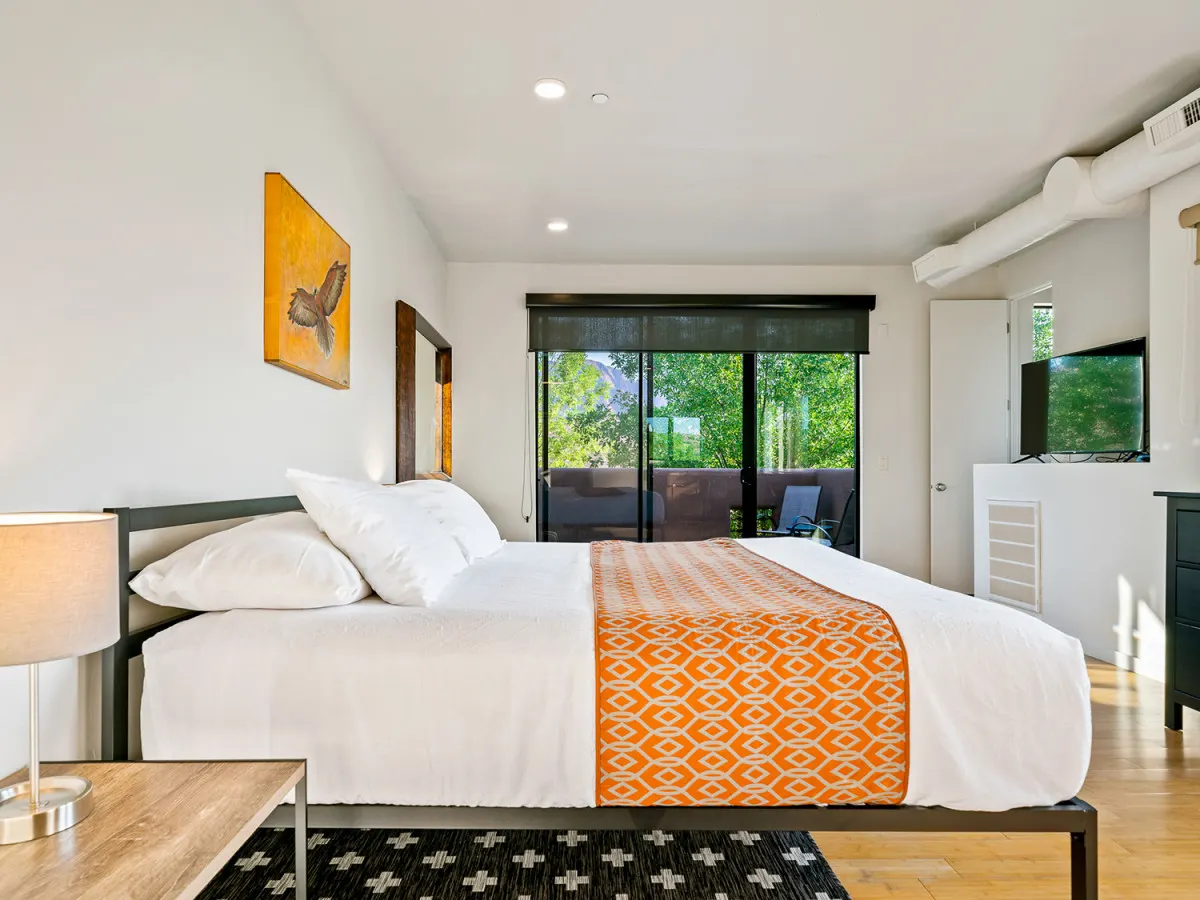 The Nest Suite - Second Floor Studio 10
