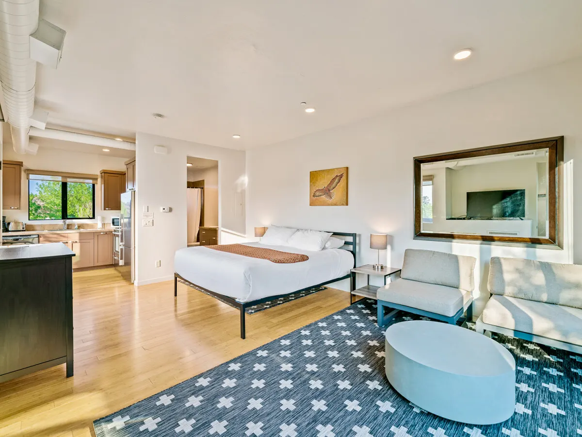 The Nest Suite - Second Floor Studio 12