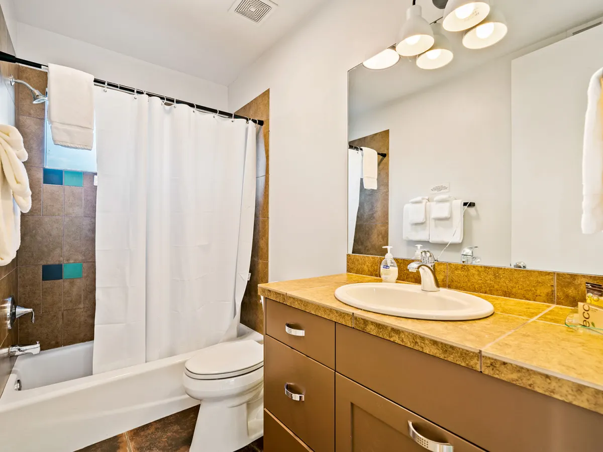 The Nest Suite - Second Floor Studio 13