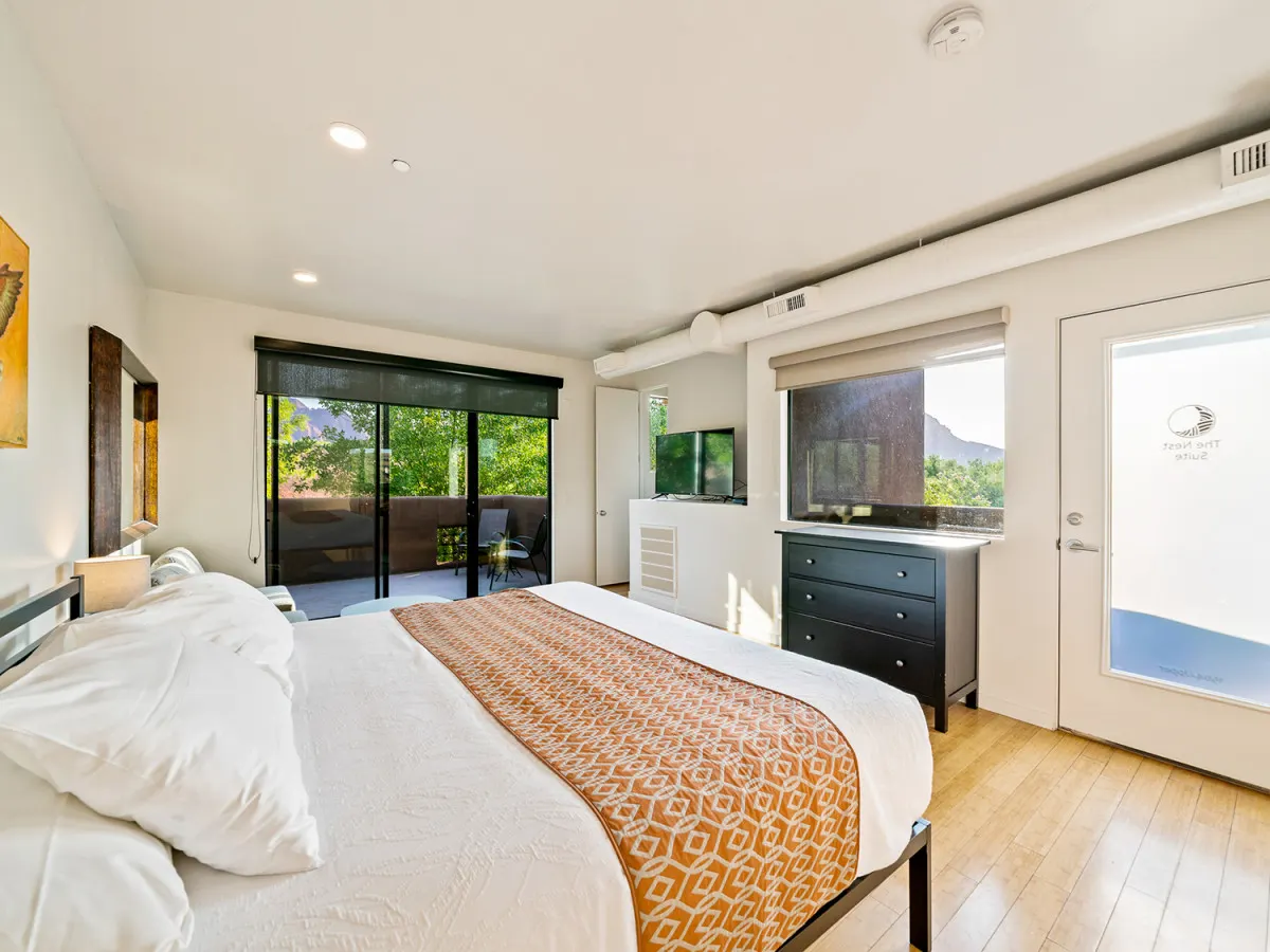 The Nest Suite - Second Floor Studio 8