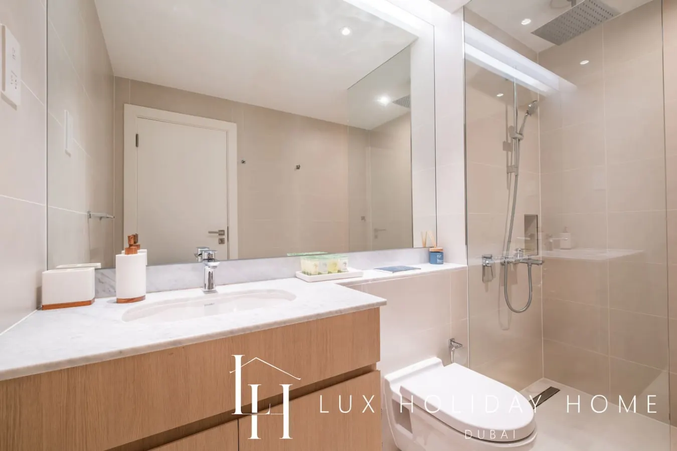 LUX The Le Pont Sea View Suite 15