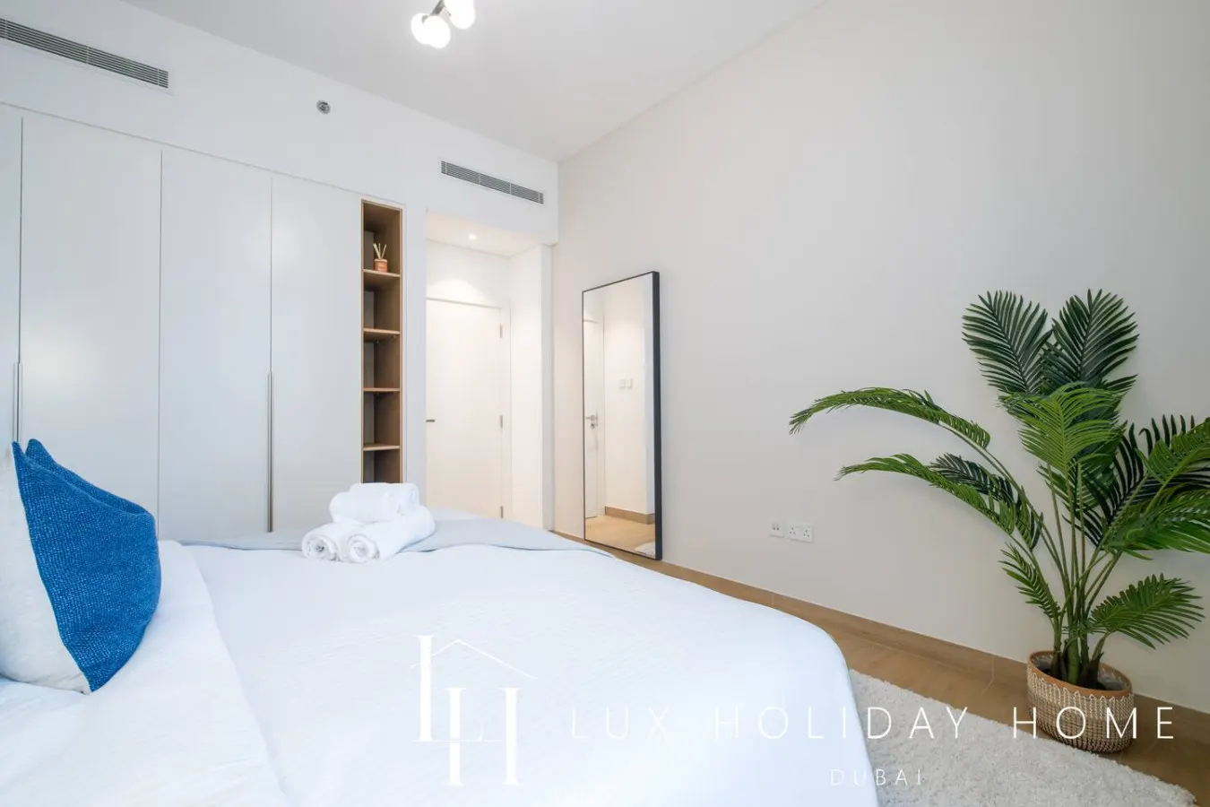 LUX The Le Pont Sea View Suite 16