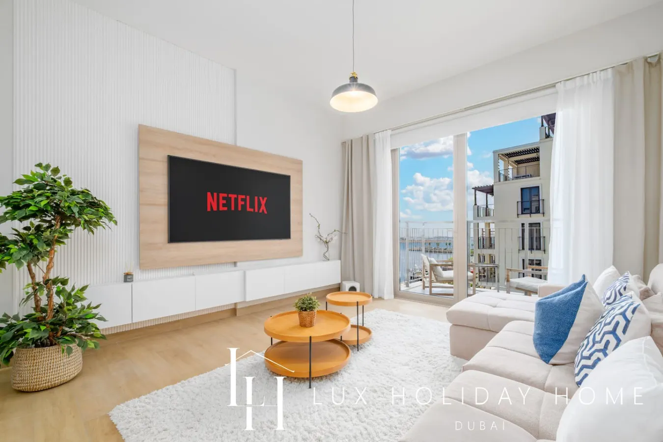 LUX The Le Pont Sea View Suite 6