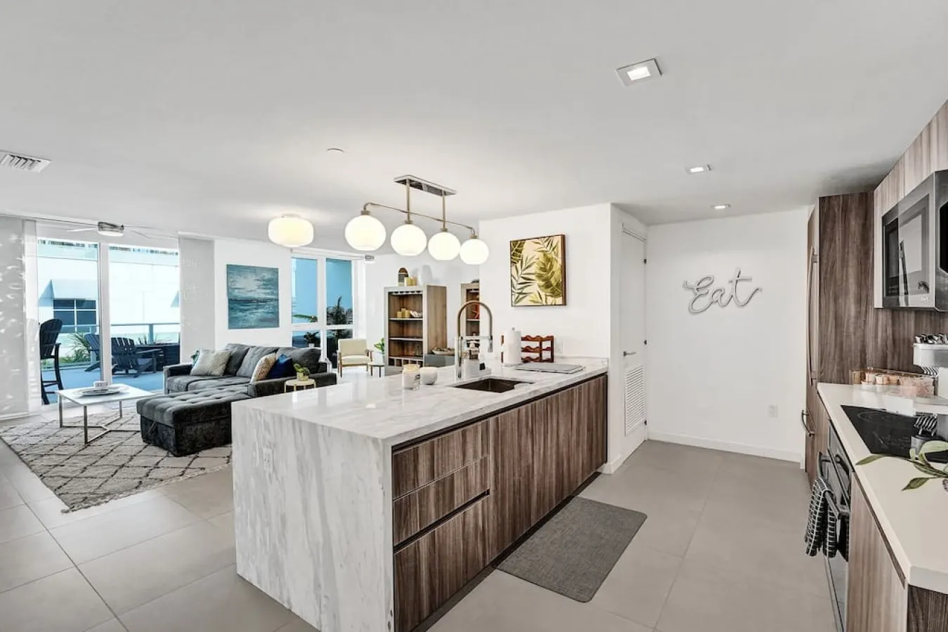 Monthly - Lux Condo - Huge Private Patio - Hotel Amenities