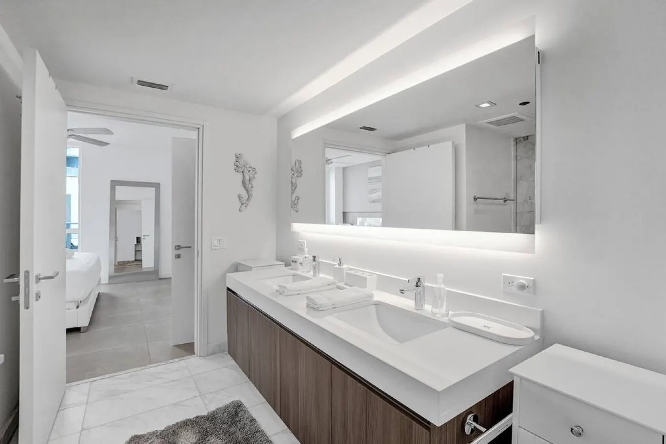 Monthly - Lux Condo - Huge Private Patio - Hotel Amenities 14