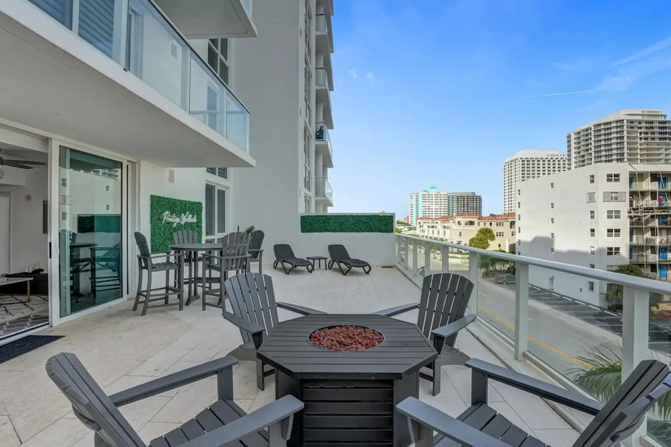 Monthly - Lux Condo - Huge Private Patio - Hotel Amenities 3