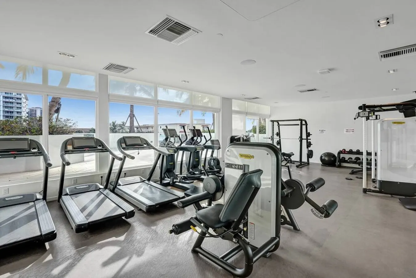 Monthly - Lux Condo - Huge Private Patio - Hotel Amenities 5