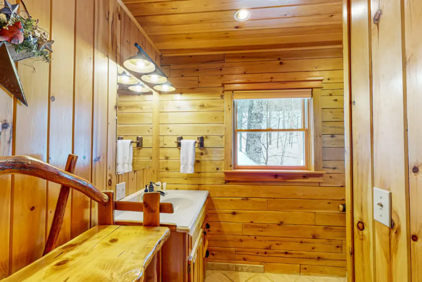 *Lake/Mtn View*Hot Tub*Fireplace*Game Room* 16