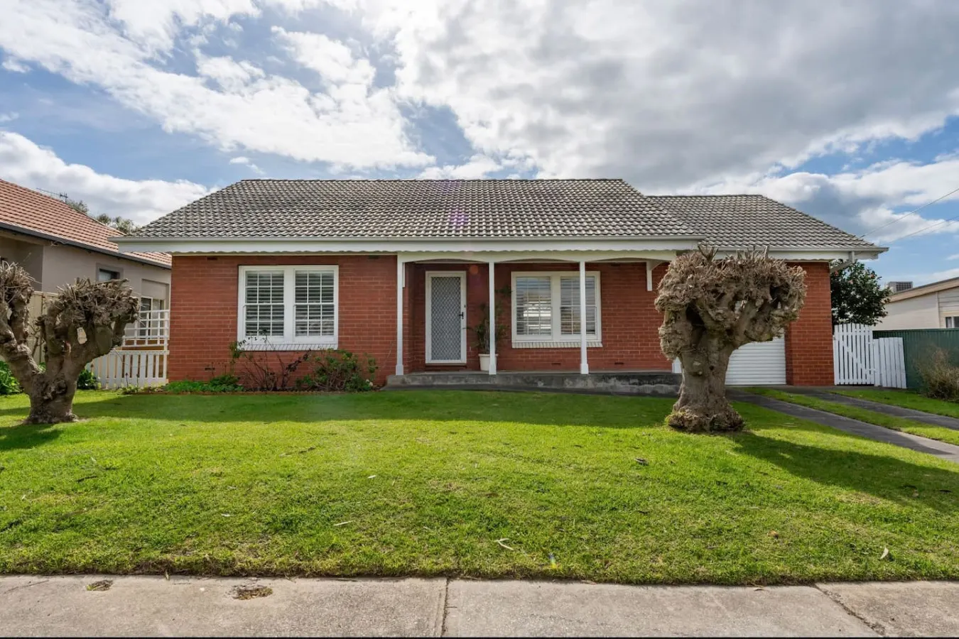 Joffs Beach House—Coastal Ease near Main Street 6
