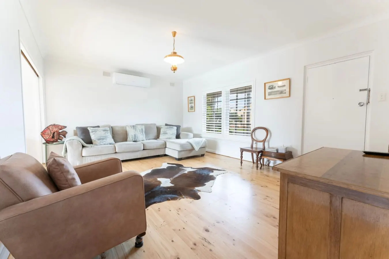 Joffs Beach House—Coastal Ease near Main Street 7