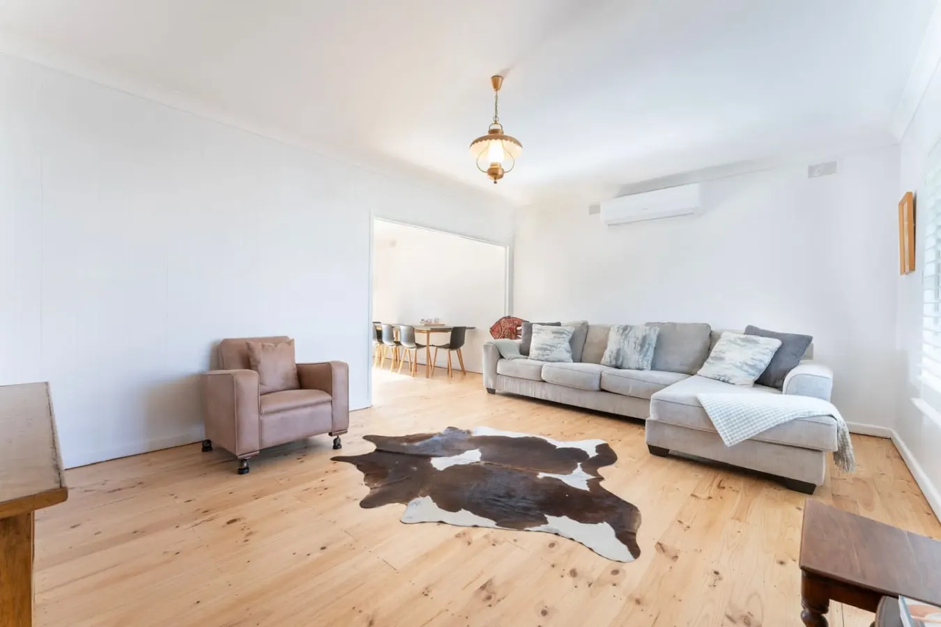 Joffs Beach House—Coastal Ease near Main Street 8