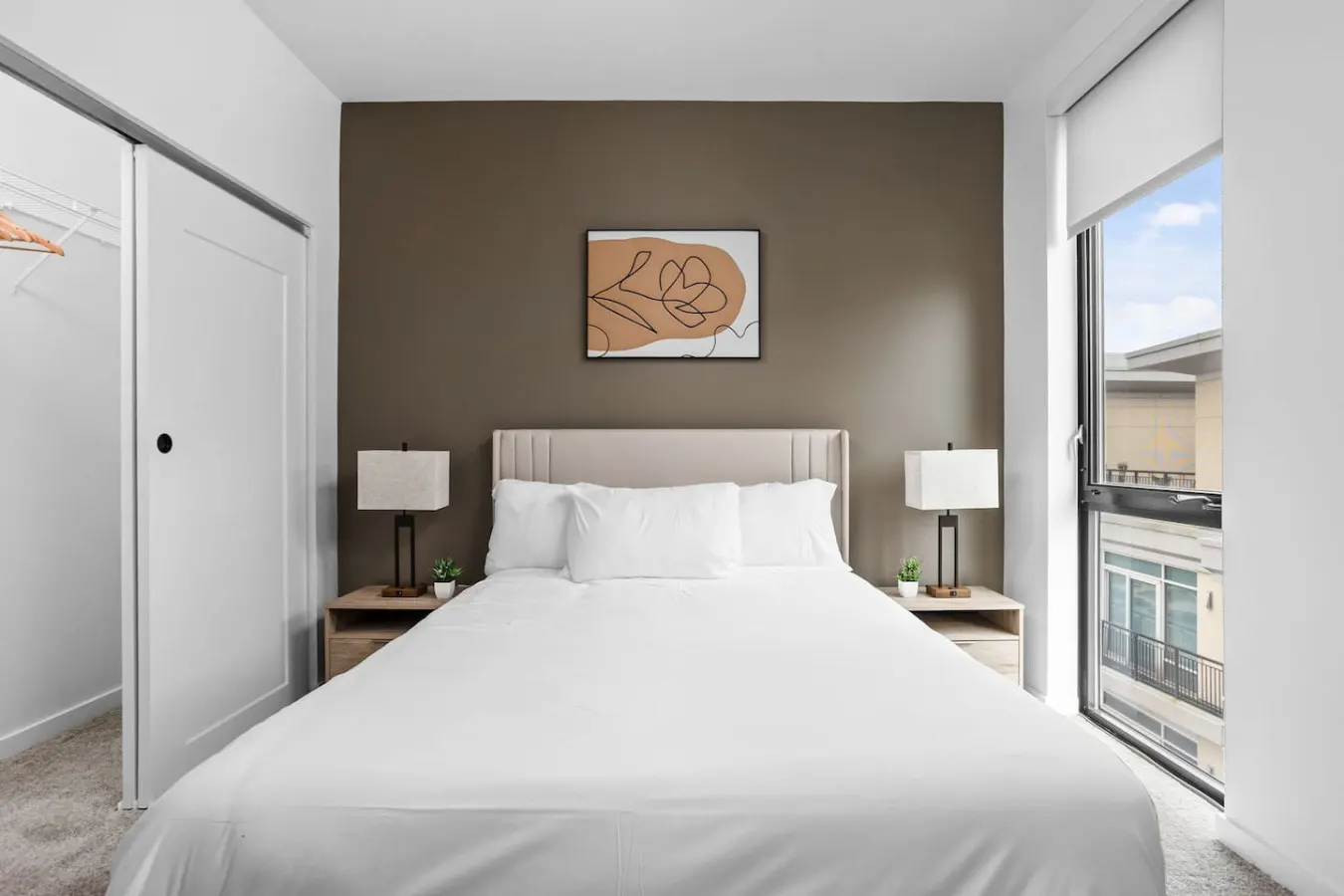 Spacious Luxury Condo with Unrivaled Amenities 17