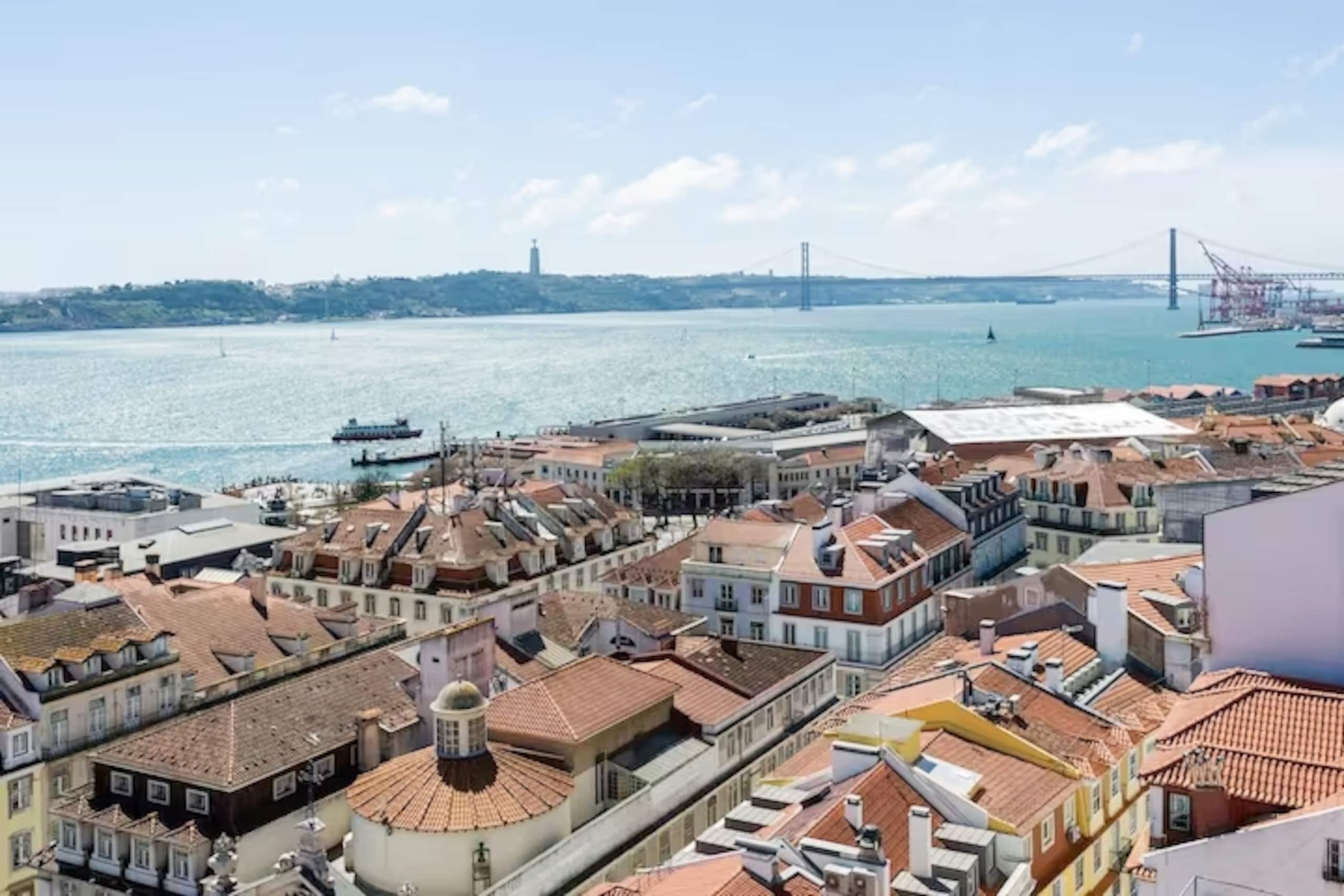 Elegant Chiado Rooftop Tagus View 3BR AC 20