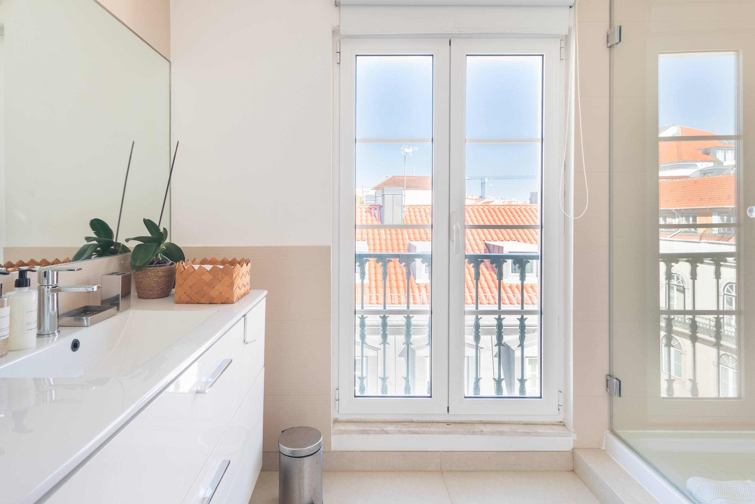 Elegant Chiado Rooftop Tagus View 3BR AC 26