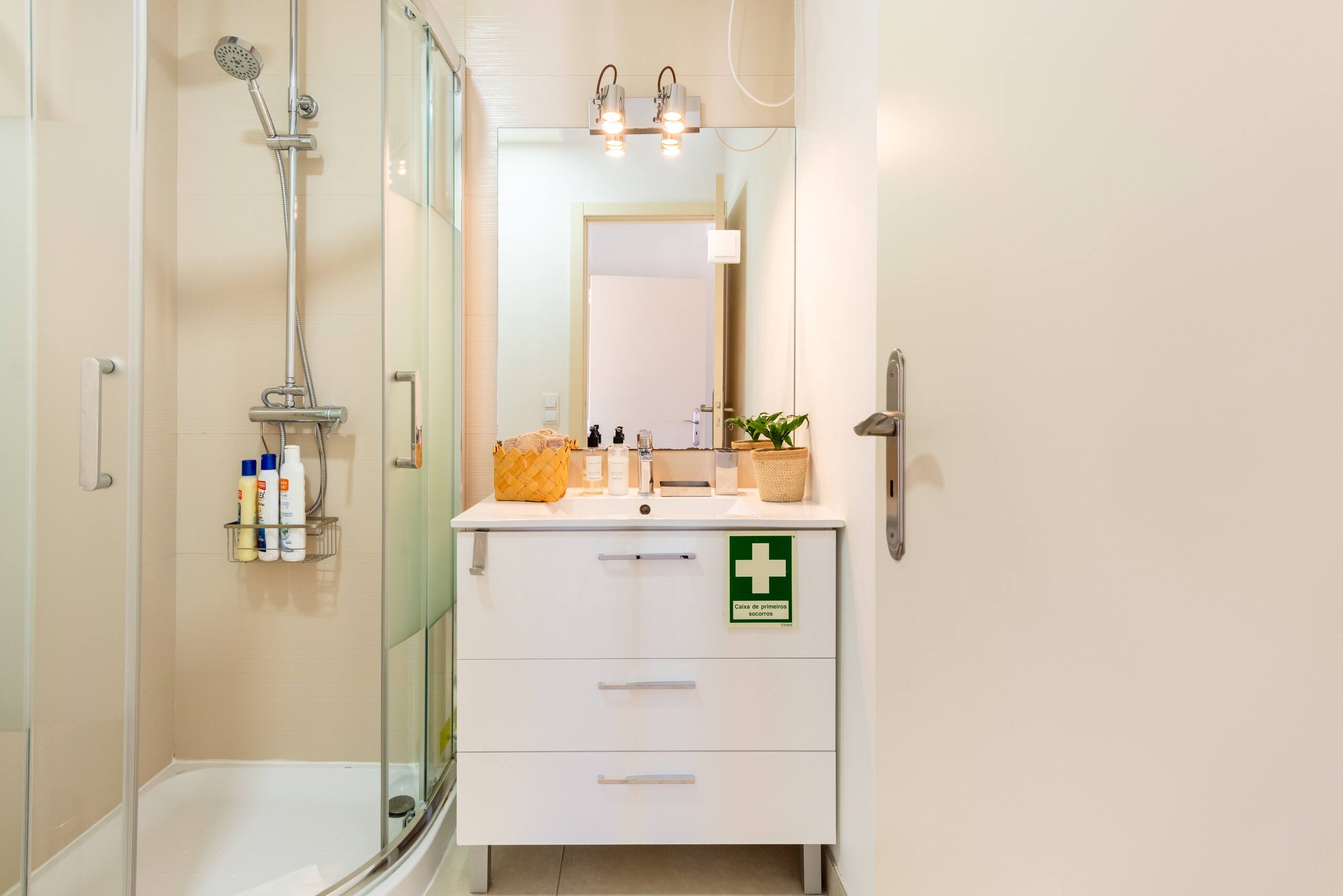 Elegant Chiado Rooftop Tagus View 3BR AC 28