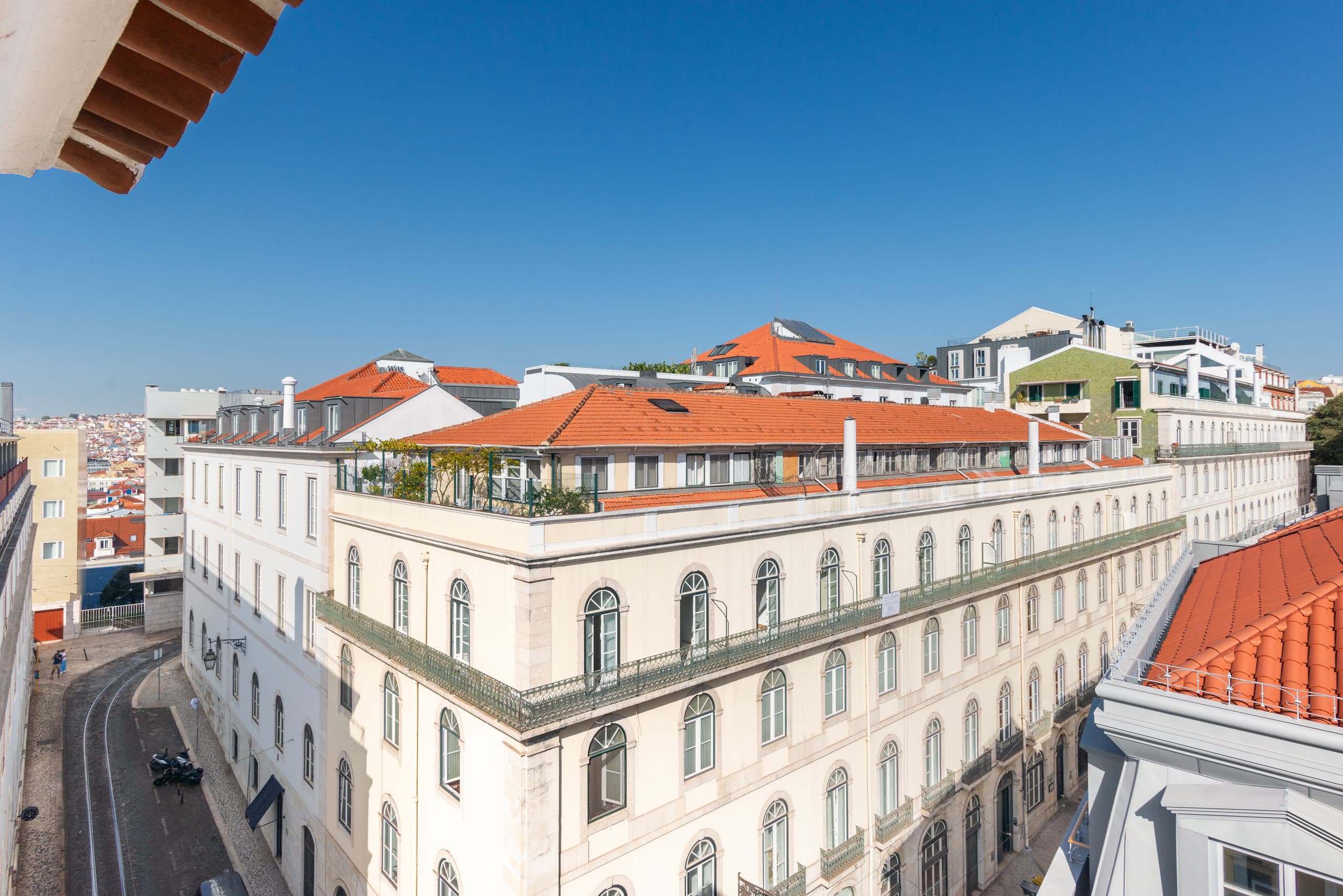 Elegant Chiado Rooftop Tagus View 3BR AC 37