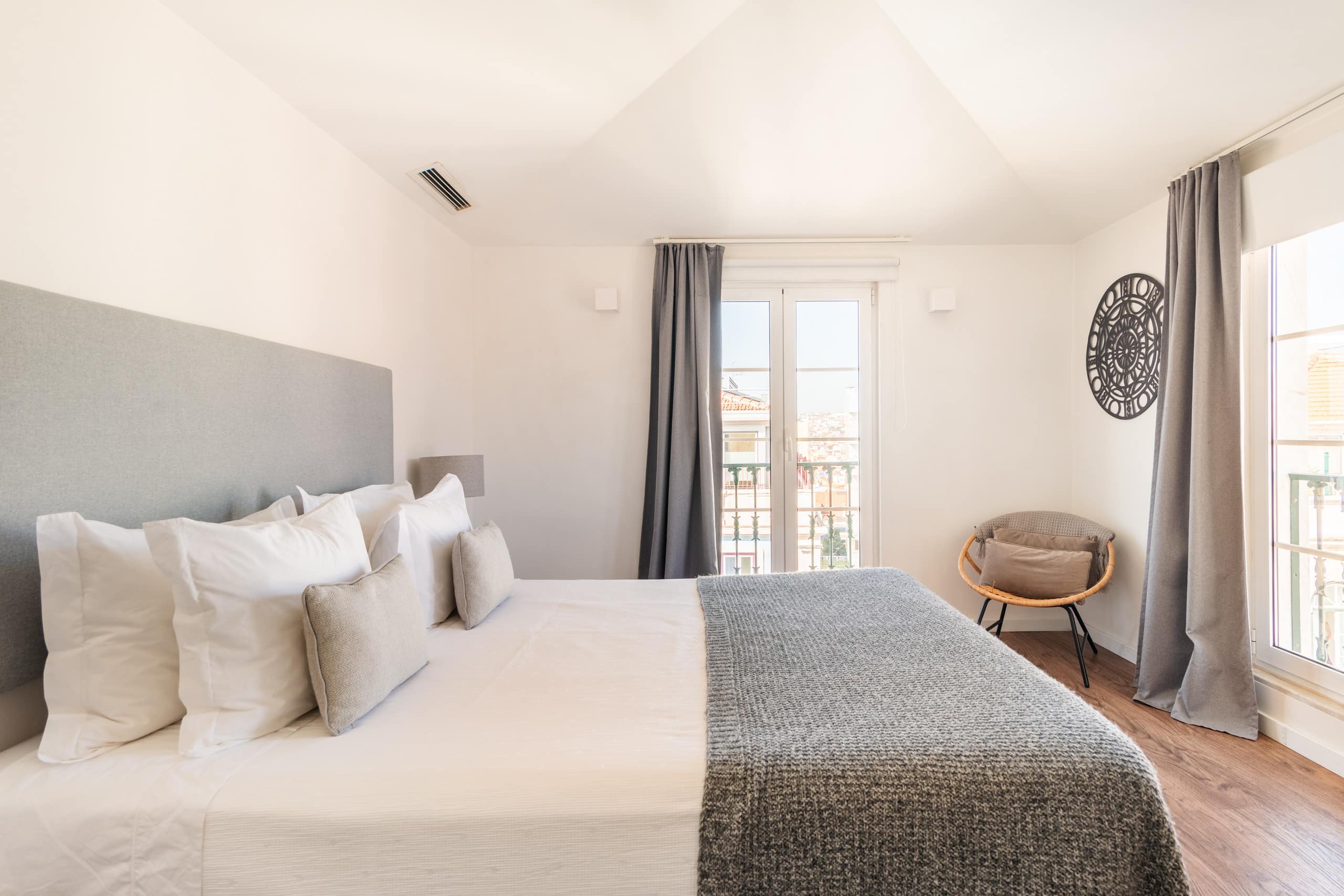 Elegant Chiado Rooftop • Tagus View • 3BR • AC — photo 5
