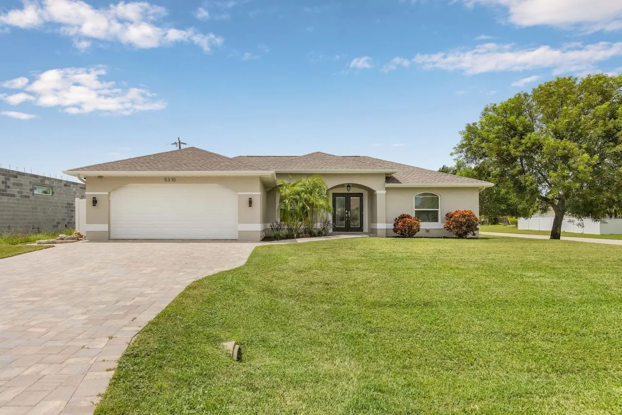 Paradise Found! Relaxing Pool home in Cape Coral 9