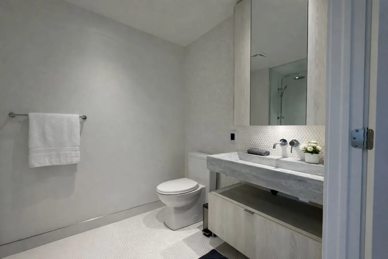 Modern 1BR+Den Steps to Bloor 11