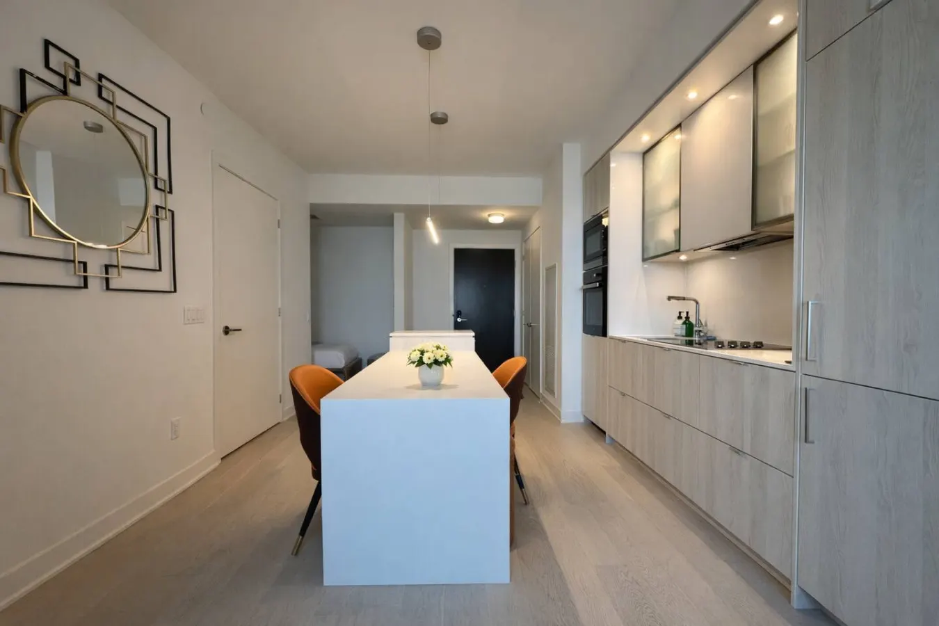 Modern 1BR+Den Steps to Bloor 15