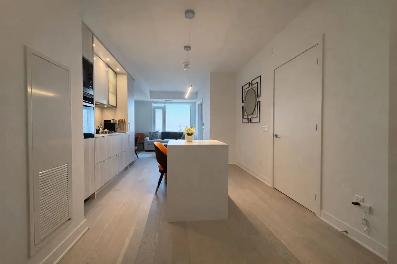 Modern 1BR+Den Steps to Bloor 16