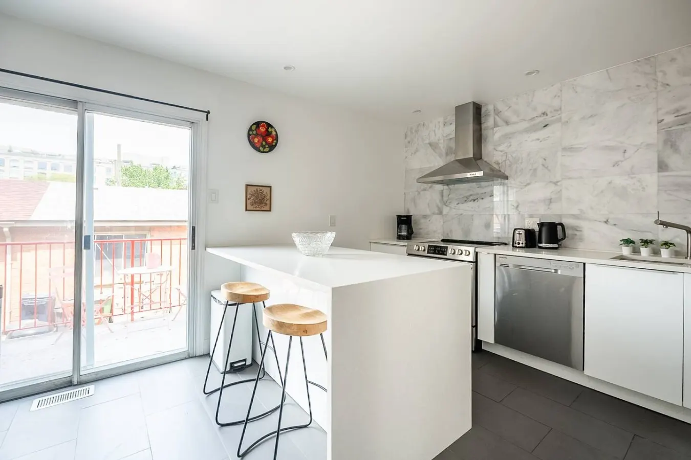 Charming 3BR Home King West Sleeps 6 2