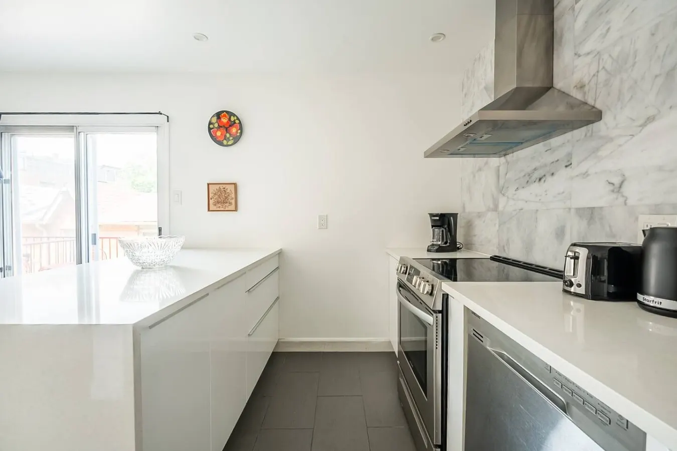 Charming 3BR Home King West Sleeps 6 14