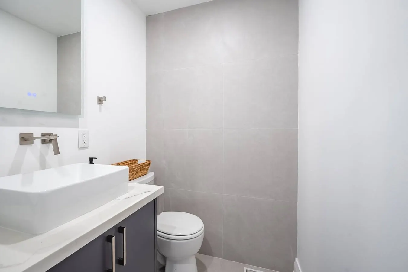 Charming 3BR Home King West Sleeps 6 15