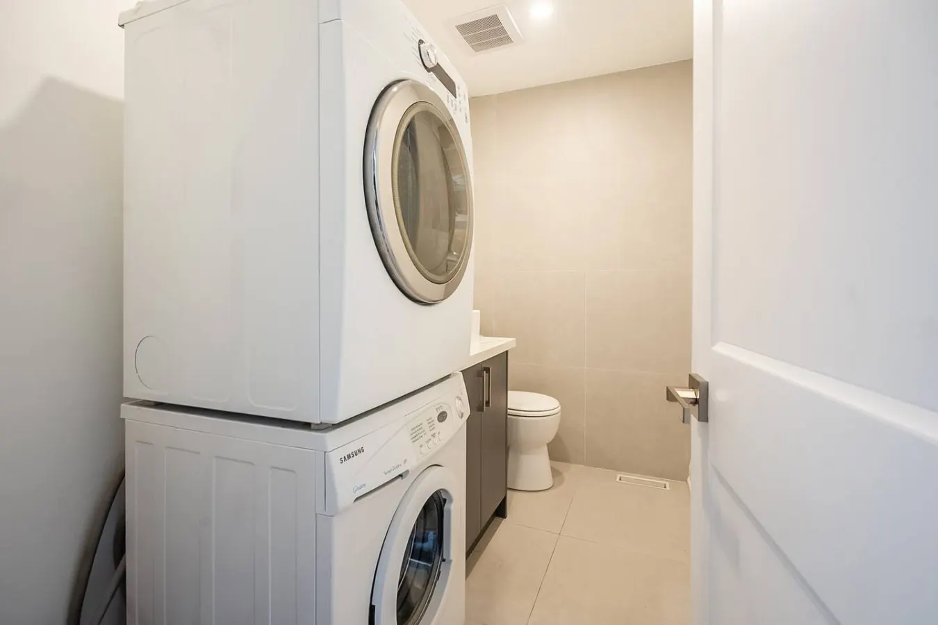 Charming 3BR Home King West Sleeps 6 16