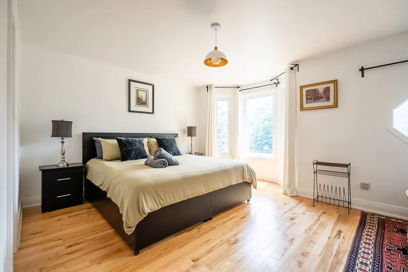 Charming 3BR Home King West Sleeps 6 3