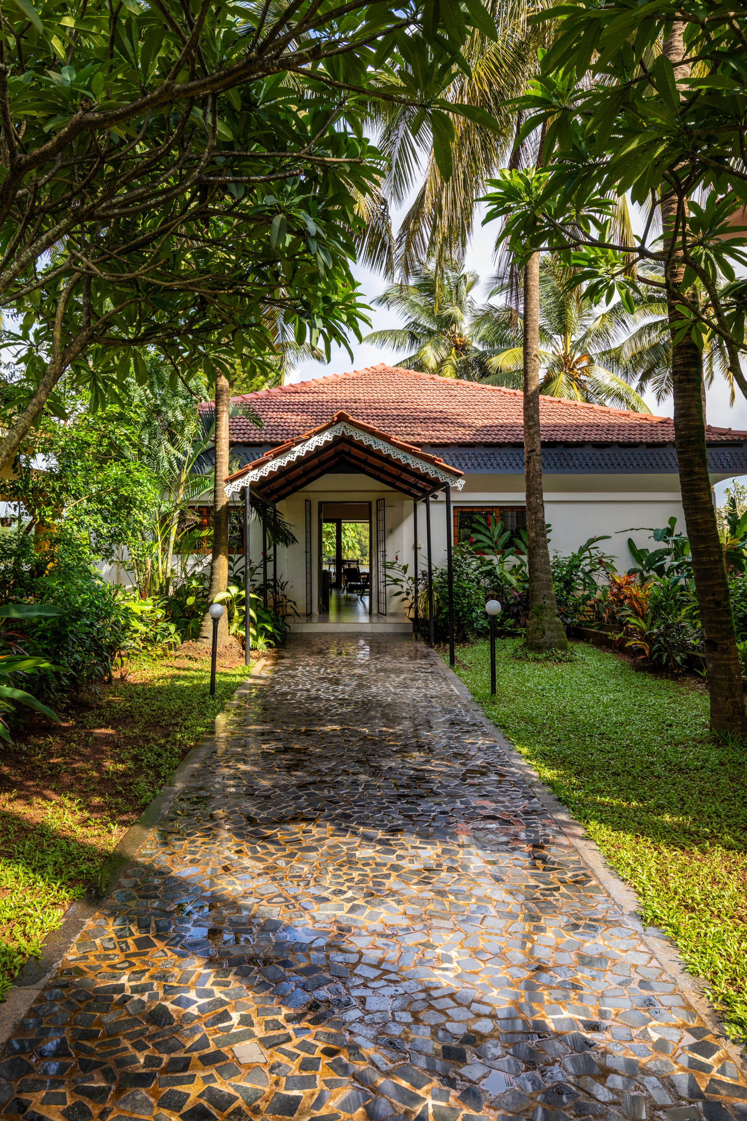 Lazy Lagoon
Luxurious 2 BHK At
Luisa by the sea 26