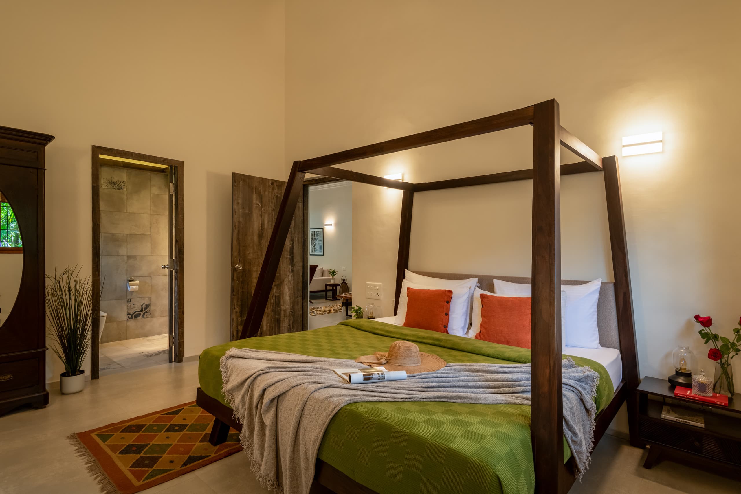 Lazy Lagoon
Luxurious 2 BHK At
Luisa by the sea 16