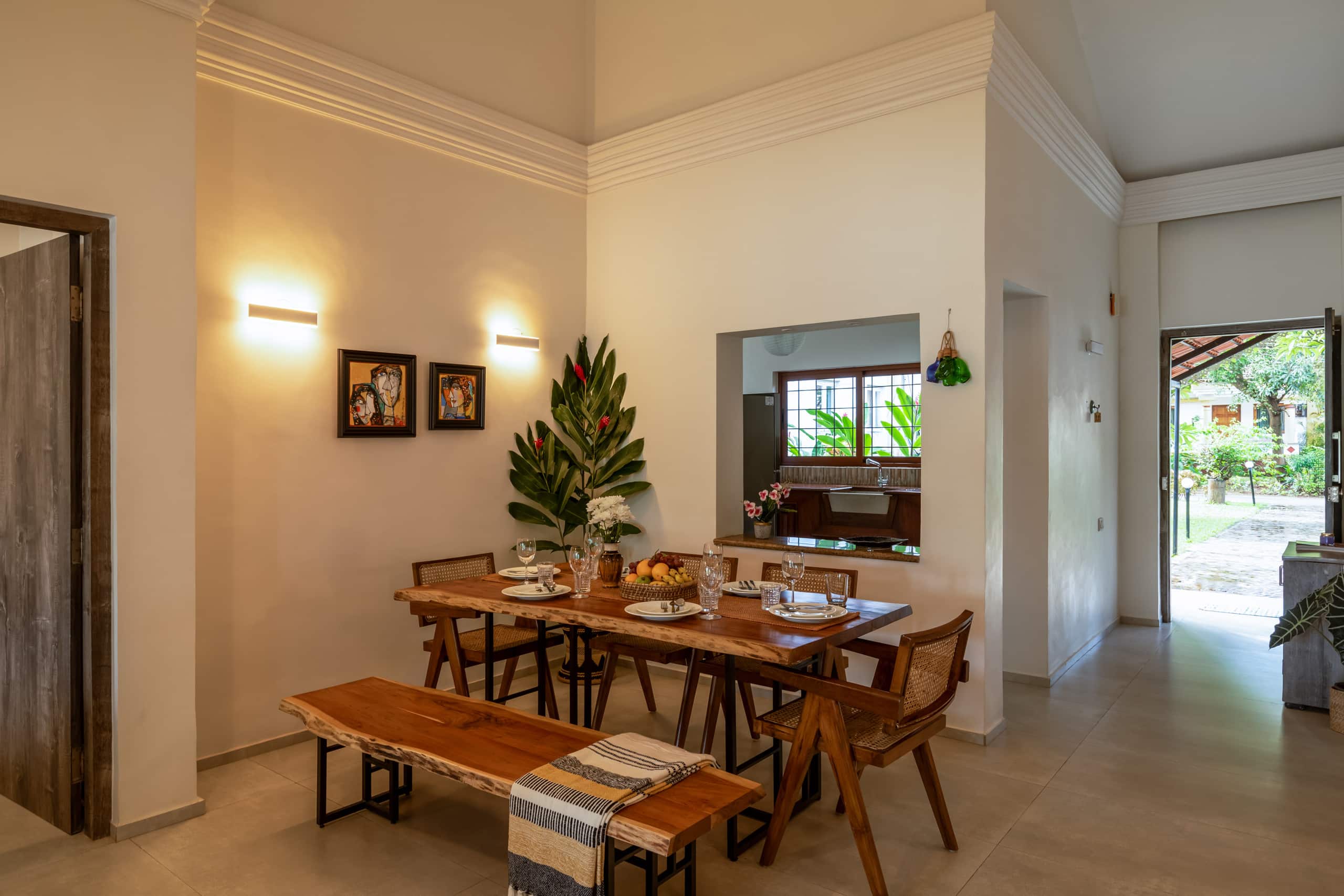 Lazy Lagoon
Luxurious 2 BHK At
Luisa by the sea 12