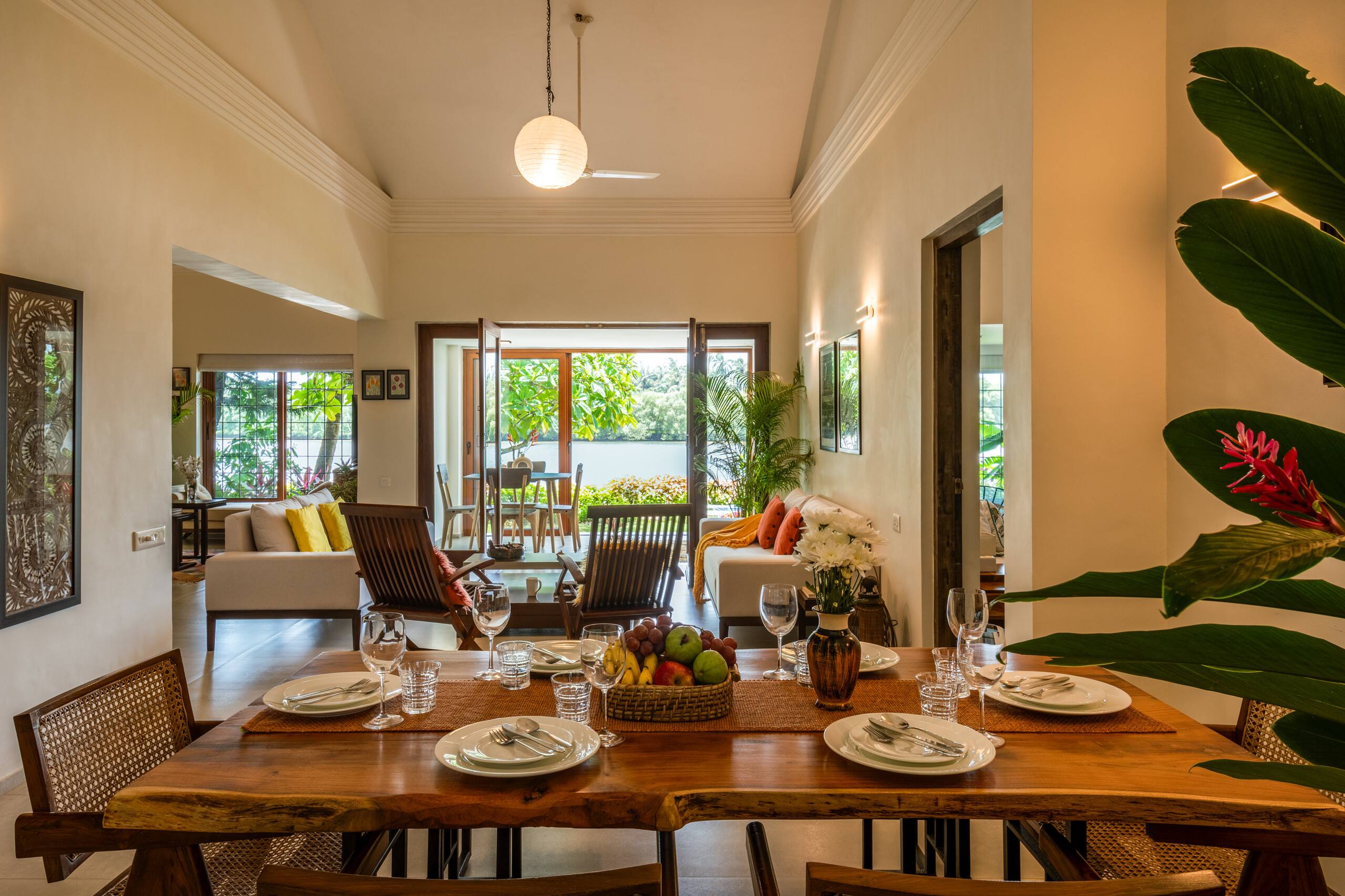 Lazy Lagoon
Luxurious 2 BHK At
Luisa by the sea 14
