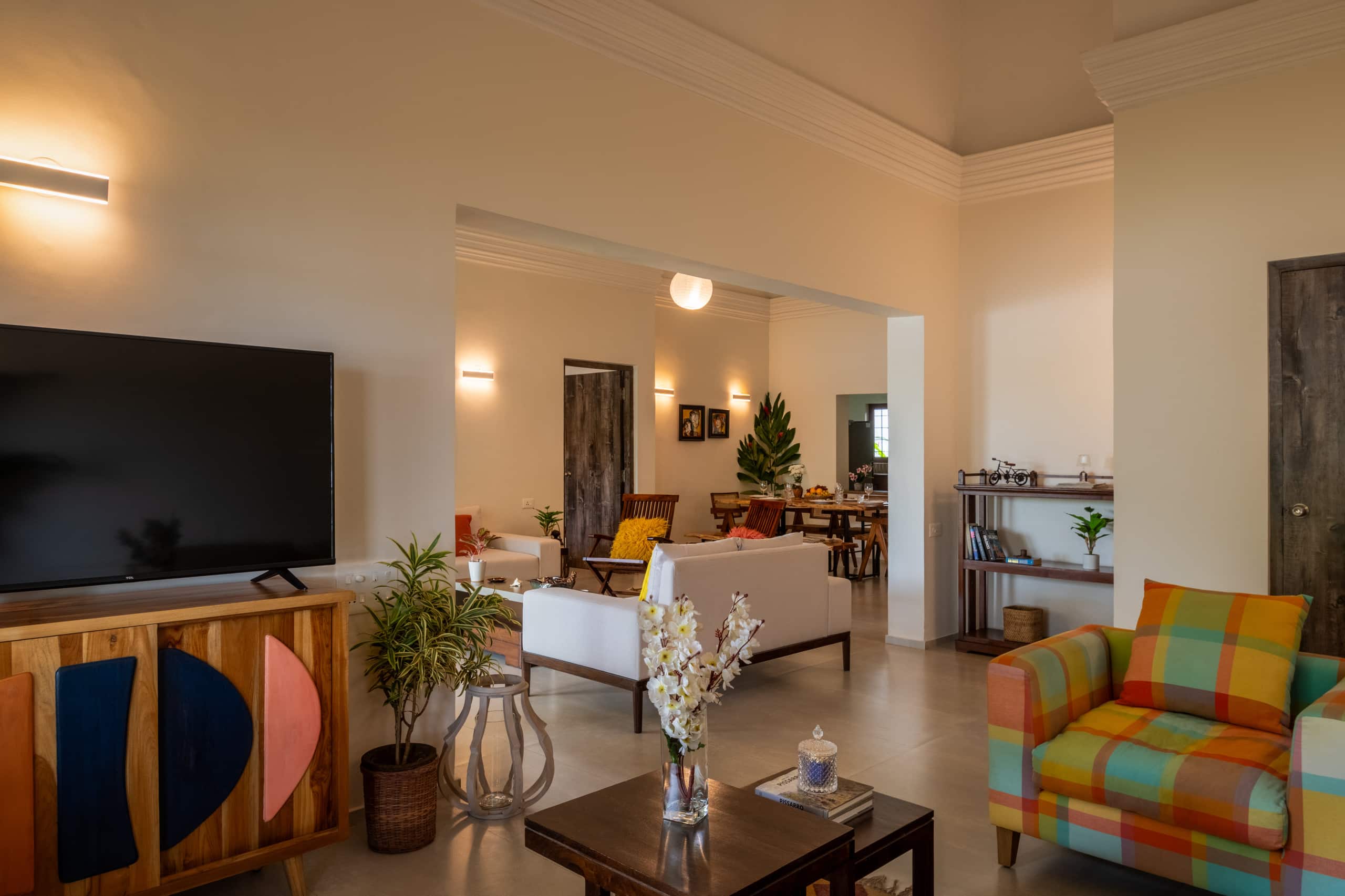 Lazy Lagoon
Luxurious 2 BHK At
Luisa by the sea 6