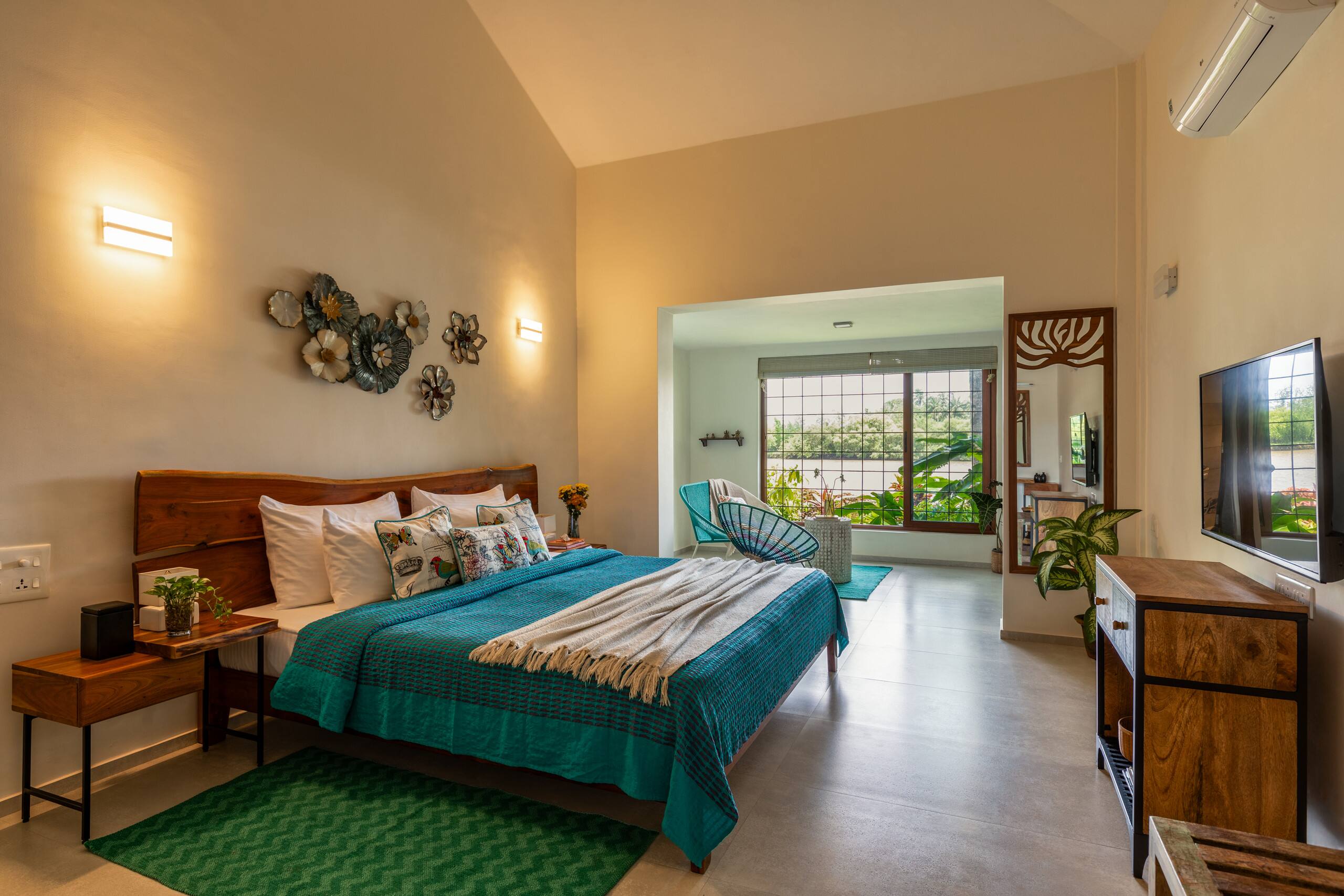 Lazy Lagoon
Luxurious 2 BHK At
Luisa by the sea 20